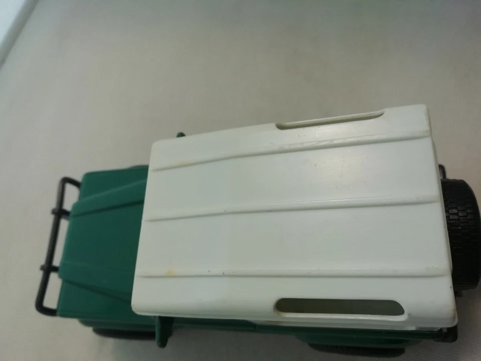 NEWRAY LAND ROVER STATION WAGON VERDE 1:32 - Immagine 4 di 4