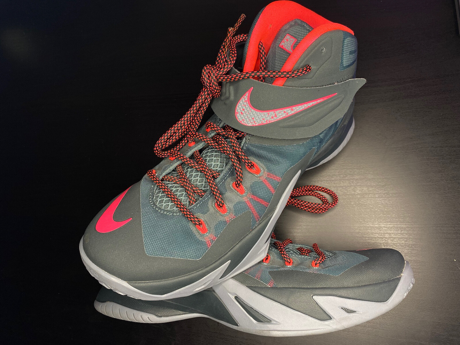 Size 10 - Nike LeBron Zoom Soldier 8 
