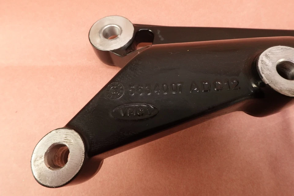 Soporte de montaje de silenciador de escape Indian Scout Bobber 2016-2024 Foto 2 de 4