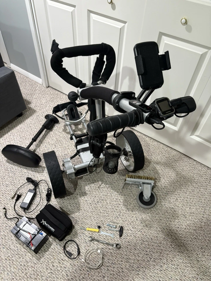 Carro de golf eléctrico Bat Caddy X4R NO REMOTO - modificado para palos soporte recto Foto 2 de 4