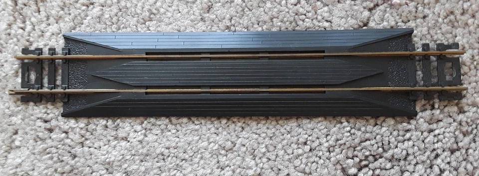 Atlas HO Scale Snap Track Train Tracks plus Derailer Lot of 15-straight + curved - Image 2 of 4