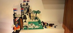 Lego Knights Castle: King's Mountain Fortress 6081. Good condition. 90s Vintage 
