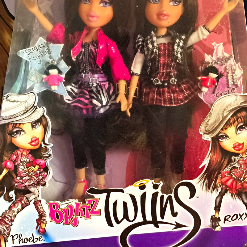 Bratz Twiins Phoebe & Roxxi Fashion Doll Set 10 in Black Hair 2004 Unopened