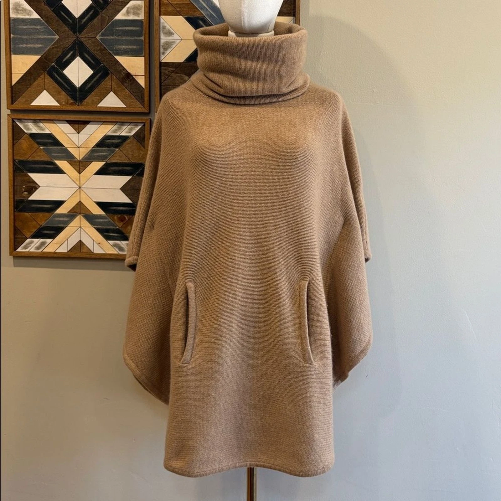 Ralph Lauren Vintage Italian Cashmere Knit Funnel Neck Poncho Sweater size Small
Opens in a new wind
