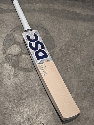 DSC Players Nissanka's Actual Cricketschläger superleicht mit 2 7lbz    