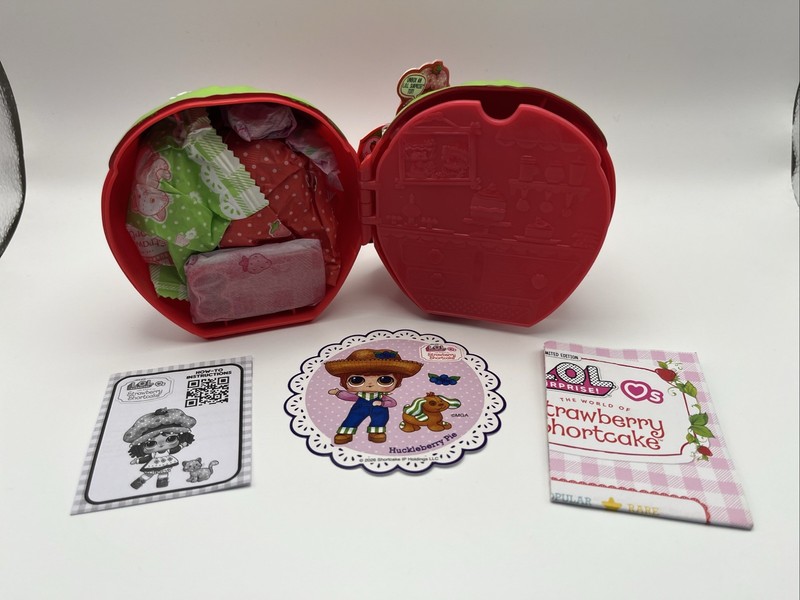LOL Surprise Tots Loves The World of Strawberry Shortcake Huckleberry Pie READ