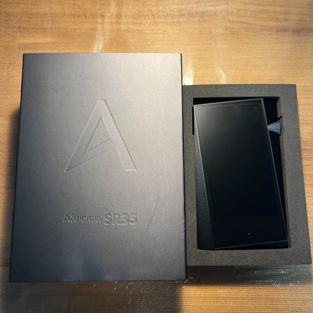 Astell & Kern A&norma SR35 High-res Reference Audio Player Astell & Kern A&norma SR35 High-res Reference Audio Player