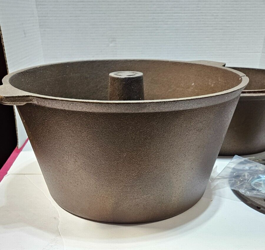 UNUSED Camp Chef Cast Iron Dutch Oven Ultimate Turkey Roaster 13