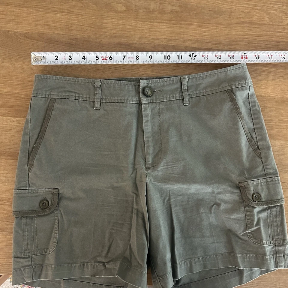 Pantalones cortos Dockers para mujer talla 8 de algodón verde tiro medio con bolsillos Foto 4 de 4