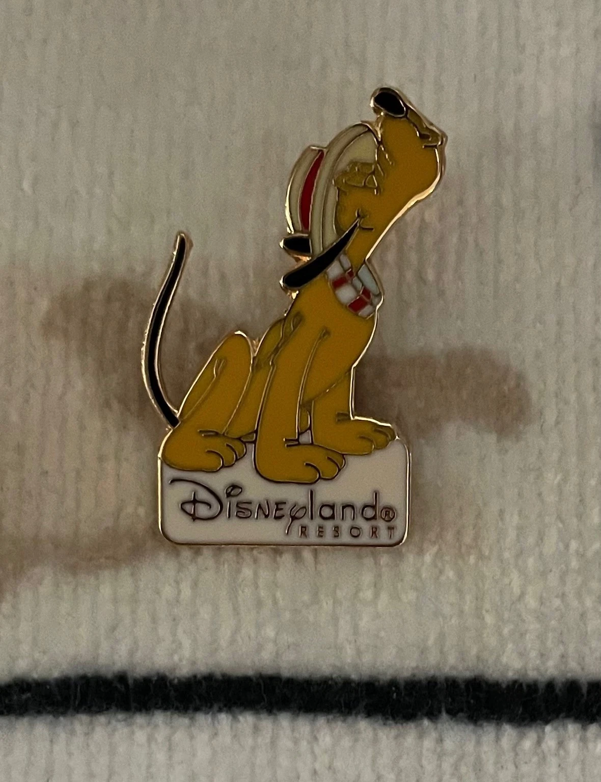 Disneyland Resort Pluto Dapper Dan 2004 Singing Friends Open Edition Pin #29907
