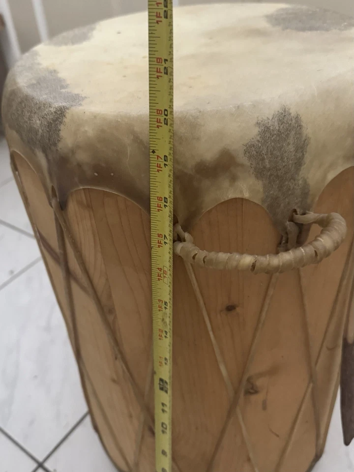 Tambor Taos casi nuevo auténtico hecho a mano. "20"" X 11""" Foto 3 de 4