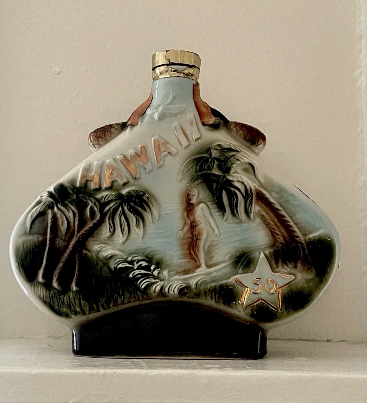 Jim Beam Hawaii Aloha State Commemorative Ceramic Decanter With Lid Vtg 1959
