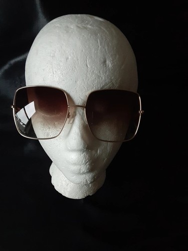 BCBG Maxazria BA4034 Sunglasses 100% UV/UVB Protection Contemporary 1970's Style - 第 3/24 張圖片