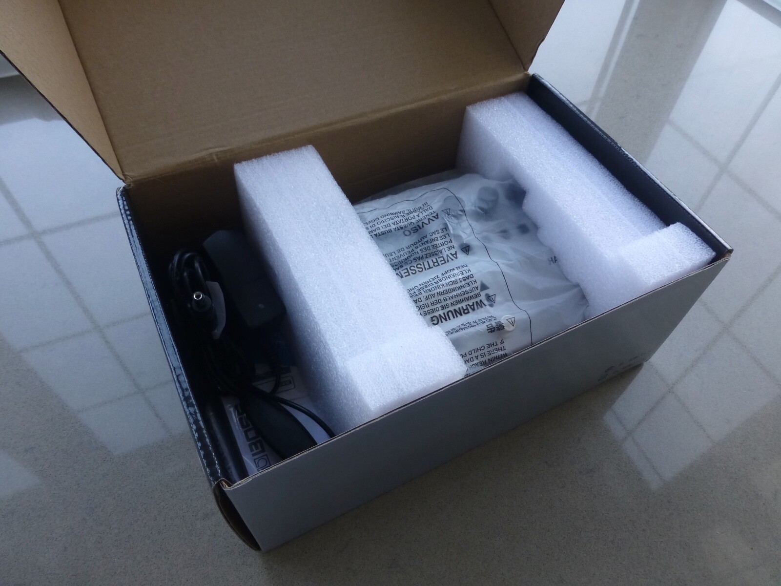 Boss VE500 Vocal Performer, Vocal Harmony and Effects Pedal, boxed