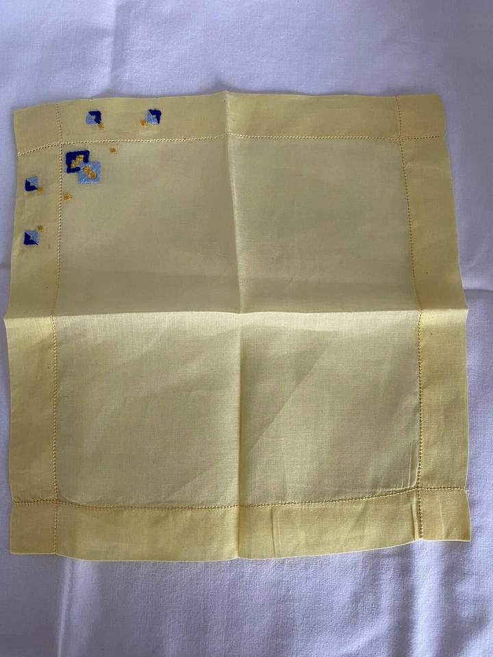 Pañuelo de lino pequeño vintage esquina bordado geométrico 10 X 9 3/4 Foto 3 de 3