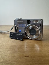 Sony Cybershot DSC-S60 Silver 4.1 MP Carl Zeiss Lens Digital Camera TESTED WORKS