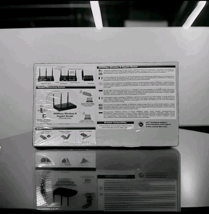 TRENDnet 450Mbps Wireless N Gigabit Router - Image 2 of 3