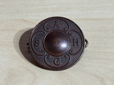 Unbekanntes SANC ASNC Messing Mützenabzeichen von Slingsby Nuneaton School College?