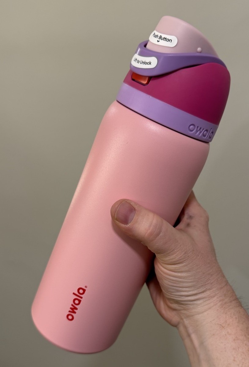 Owala FreeSip 32oz Strawberry Milk Pink Perfection leakproof water