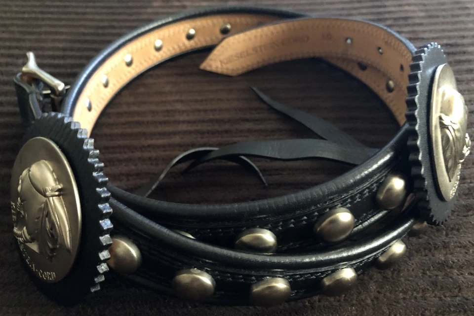 Cinturón de cuero negro tachonado con motivo nativo americano Kieselstein-Cord talla L Foto 3 de 4