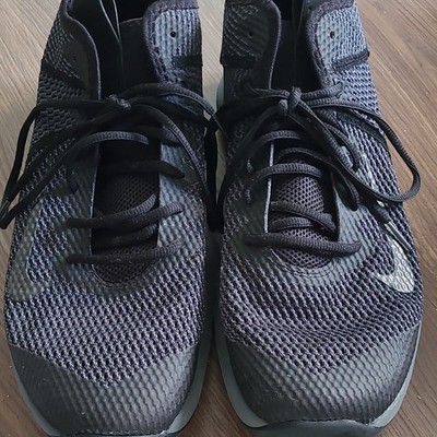 Nike Lebron Witness 5 Herren - Low - Top Sneaker - Schwarz/Grau - 45