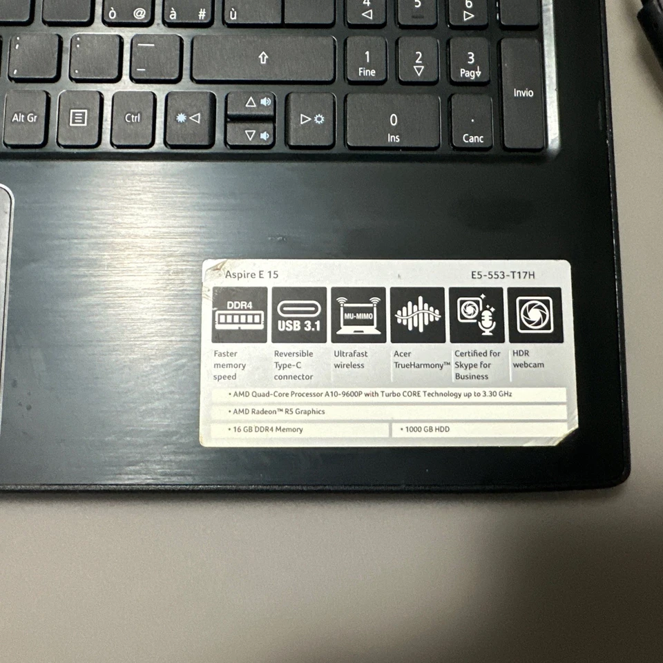 Notebook Acer Aspire E 15 AMD A10 16GB RAM 1TB HDD AMD Radeon R5 + Alimentatore - Immagine 3 di 4