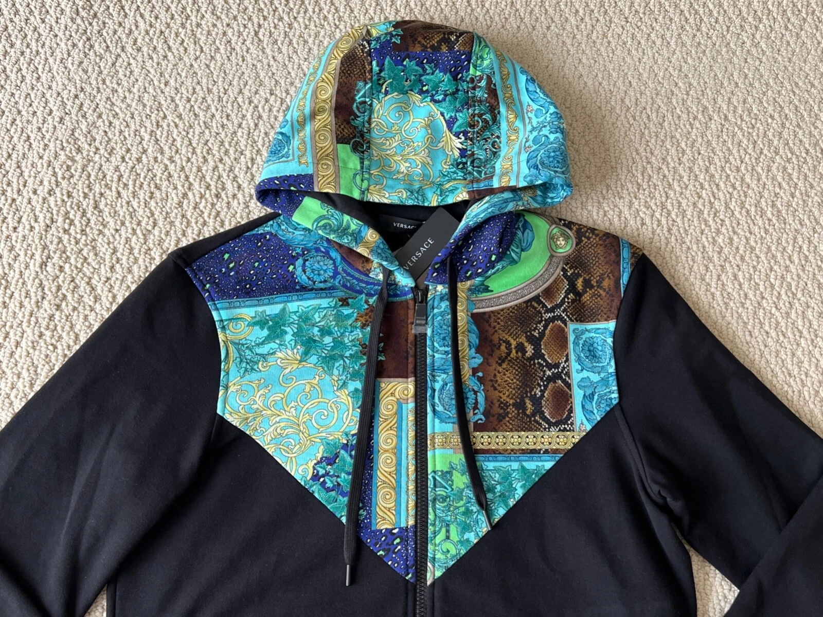 Giacca con cappuccio e zip nera logo Versace Barocco Barocco Snake Medusa nuova con etichette taglia S $1475