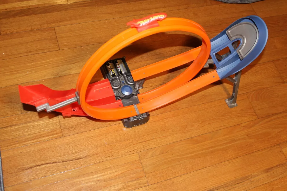Hot Wheels Power Shift Raceway Motorized Loop Jump REDUCED