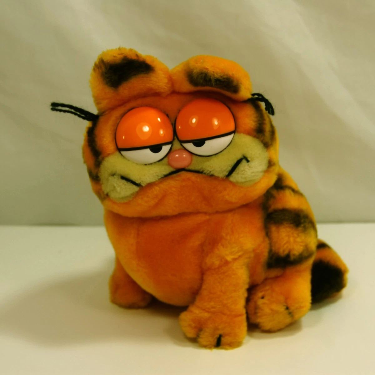 Vintage Garfield Large Sitting Plush Dakin 1981 MINT Butt Tag Only No Odors