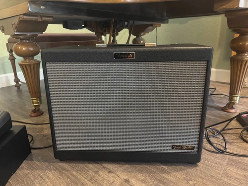 Fender Tone Master FR-12 1000W 1x12 FRFR Powered Speaker Cab Black