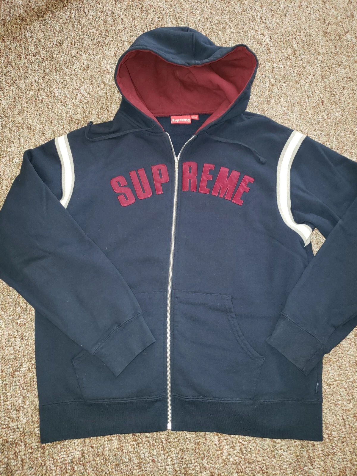 Sweat shirt à capuche zippée sans faille de marque Supreme taille XL fabriqué au Canada