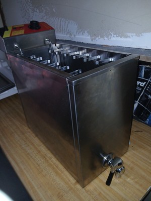 CORN DOG AND CHEESE STICK COMMERCIAL DEEP FRYER. UP TO 12 DOGS AT A TIME. 
