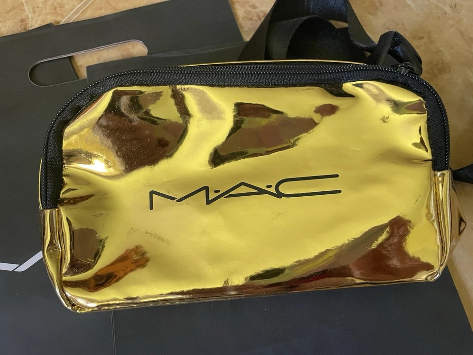 MAC Maquillaje Riñonera Dorada Brillante Desfile de Moda Reflectante + Bolsas de Regalo/ Caja Foto 3 de 4