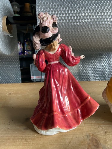 2X ROYAL DOULTON FIGURINES 'THE LAST WALTZ' HN2315 AND 'PATRICIA' HN3365 - Picture 7 of 15