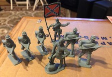 Lot Of 7 Plastic Confederate Civil War Toy Soldiers Gray Approx. 2 1/2  Tall