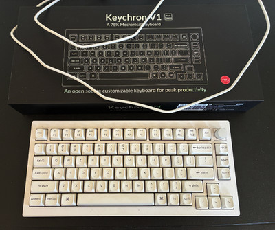 Keychron v1 75% mechanical keyboard wired banana switches