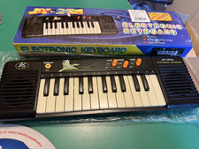 Electronic Keyboard ,Kinder Klavier mit Batteroiebetrieb, Top Vintage Maschine