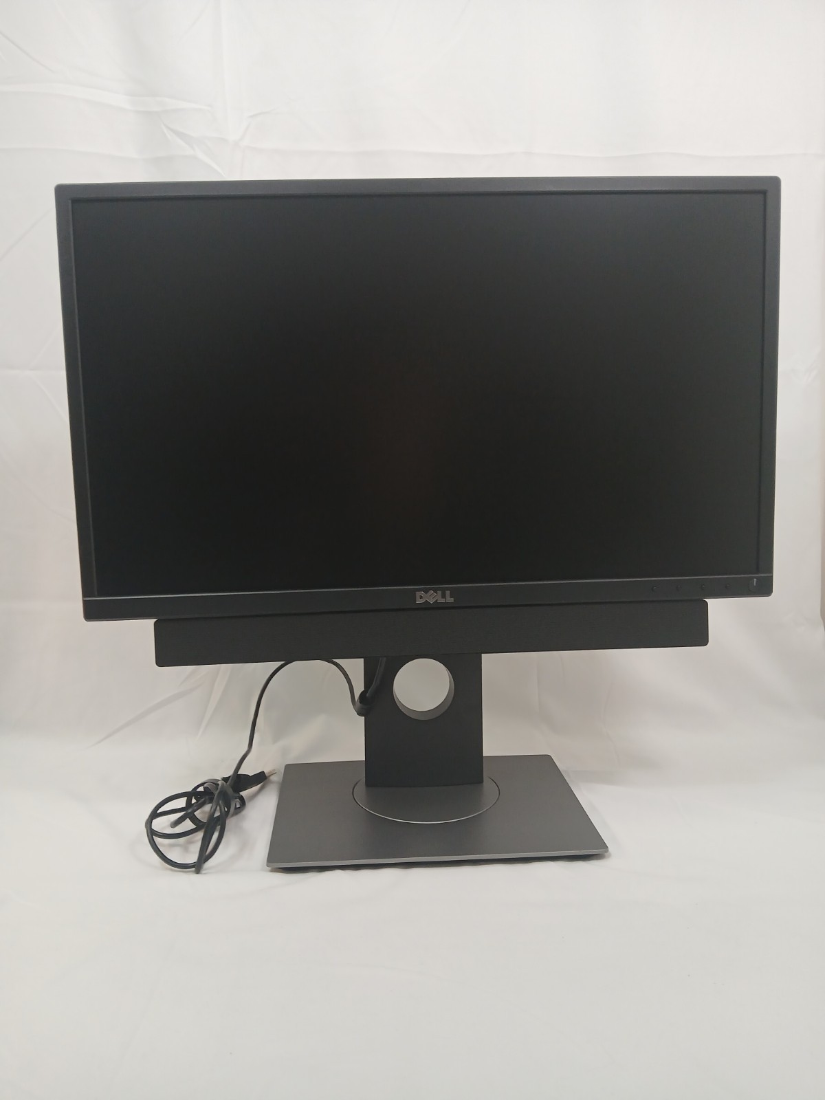 Dell P2217H Flat Panel Monitor with Dell Multimedia Speaker Bundle