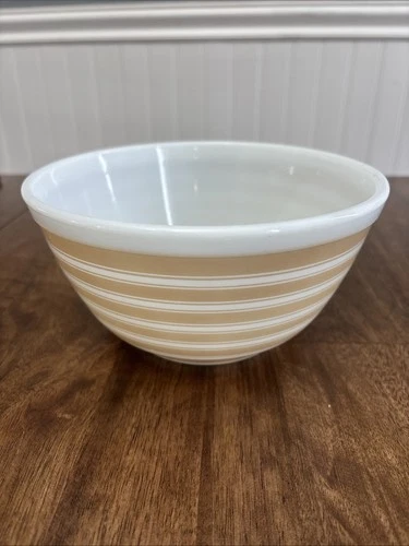 #402 1 Pyrex Sandlewood Striped Mixing/Nesting Bowl. 1-1/2Qt. 7-1/4"W x 3-5/8"