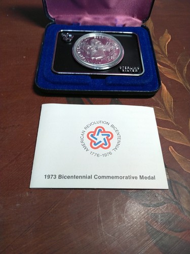 Medalla y estuche de plata esterlina del bicentenario Samuel Adams y Patrick Henry 1973 de Estados Unidos - Imagen 3 de 10