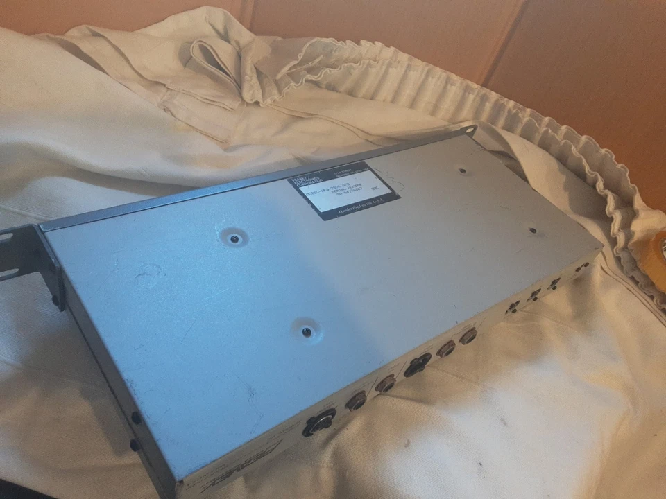 PEAVEY AEQ 2800 28 BAND AUTOMATED  MIDI EQUALIZER. ref: CD_18 - Image 4 of 4