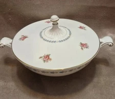 The HALL CHINA Co Pink Rose Flowers Pattern. Covered serving dish bowl handles