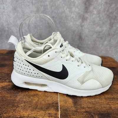 nike tavas running shoes