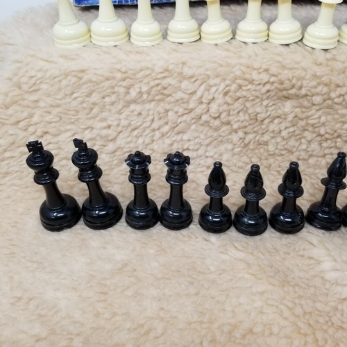 VTG E.S. Lowe Staunton Pattern Tournament Chessmen - 2 Complete Set w/ 1 Box - Picture 11 of 13