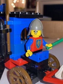 Vintage LEGO Castle: Dungeon Hunters (6042) Instruction manual included.