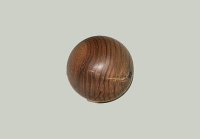 Kugel aus Holz (Ulme) gedrechselt ca. 6,4 cm