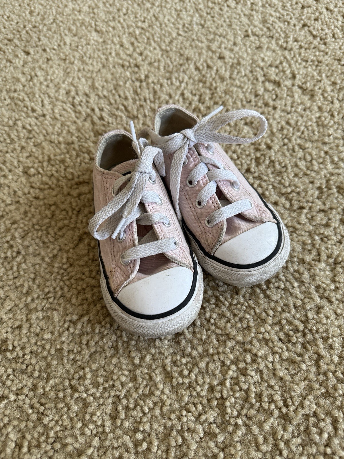 Converse Pink Sneakers Lace Chuck Taylor All Star Low Top Sneakers Child Size 6 thumbnail 2