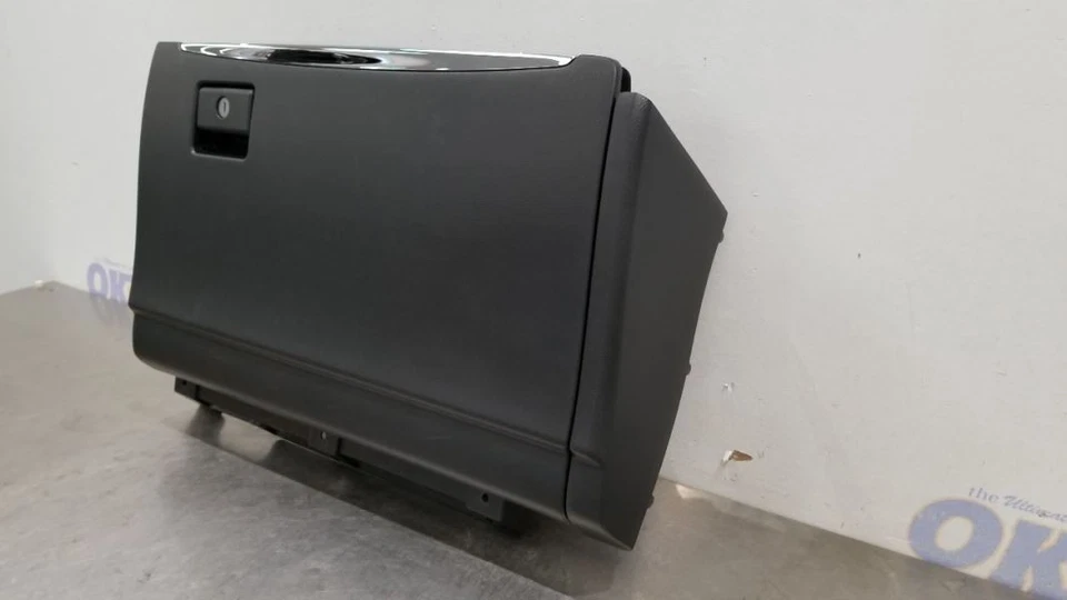 17 CONJUNTO GUANTERA INFINITI QX80 NEGRA Foto 3 de 4