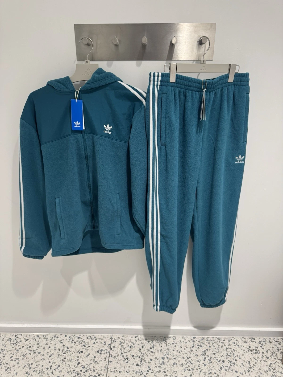 adidas Adicolor 3 Stripes Teddy Fleece Zip Hoodie And Joggers Set - Size Medium