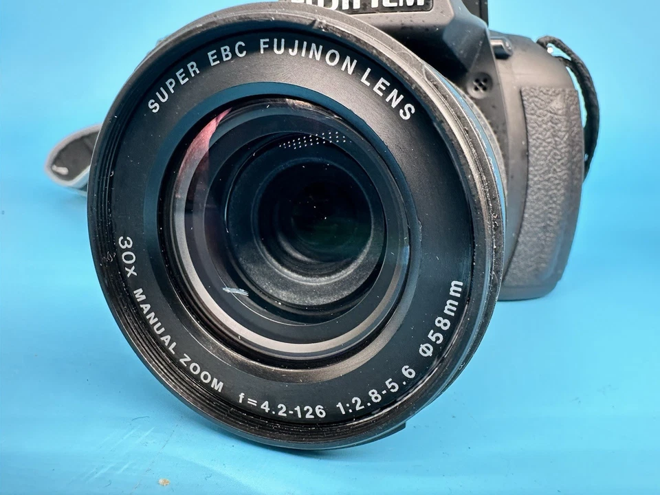 Fujifilm FinePix HS20EXR 16.0MP Digital Camera - Tested *scratch On Lens* - Image 2 of 4